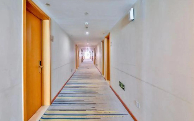 Lemon Bay Hotel (Beijing Wufutang Metro Station)