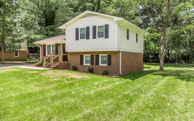 Single-family Home With Spacious Backyard