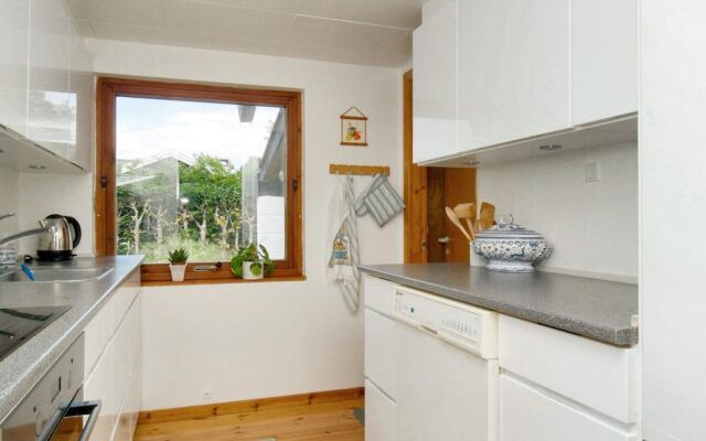 6 Person Holiday Home in Dronningmolle