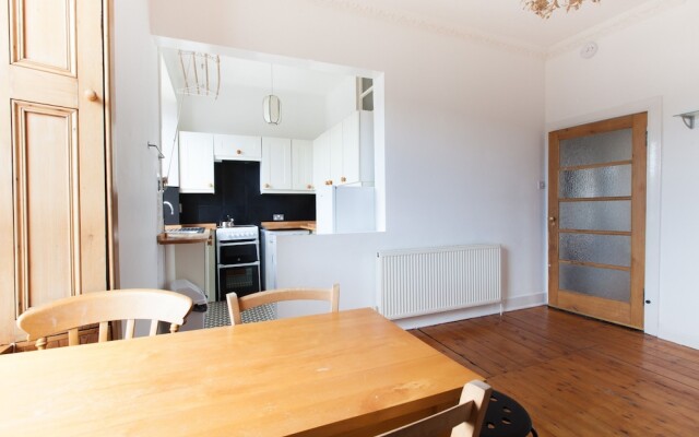 3 Bedroom Flat Near Leith