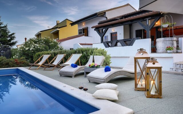 Holiday Home With Swimming Pool, Near the Center