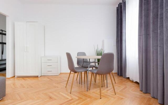 Kamienica Stanisława Augusta Warszawa by Renters