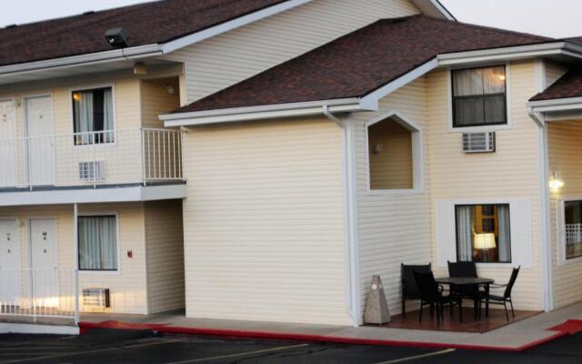 Whispering Hills Inn