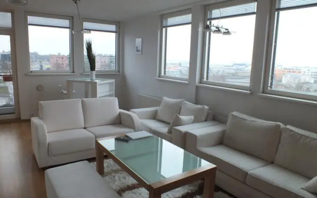 Blue Sky Lounge Apartment