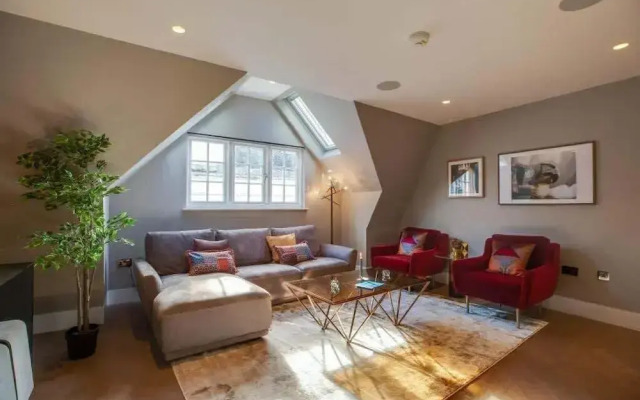 The Penthouse Pause - Soho - by Frankie Says