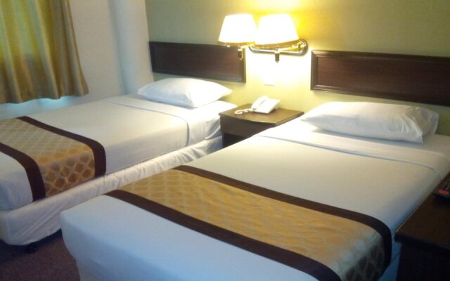 Golden Lake Garden Hotel