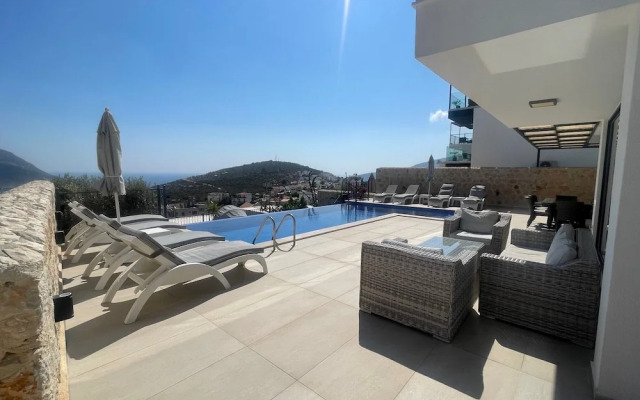 Villa Kajaim Sleeps 8 With Pool