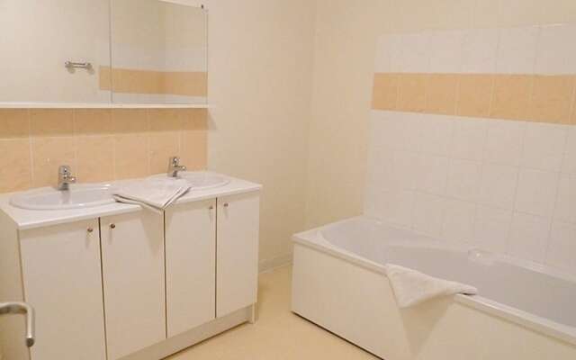 House With 4 Bedrooms in Saint-vincent-la-châtre, With Pool Access, Fu