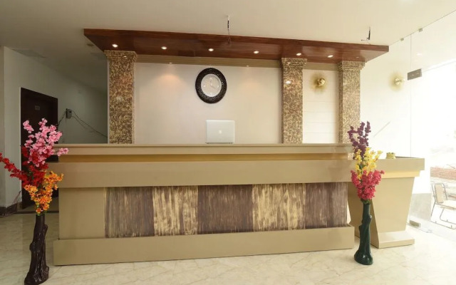 OYO 13310 Noida Suites