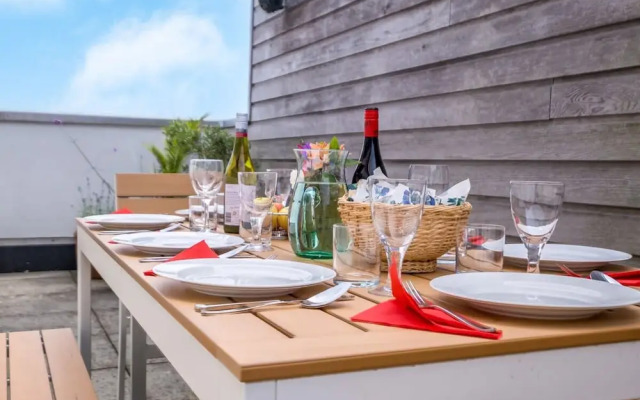 Host Stay Kingscote Townhouse