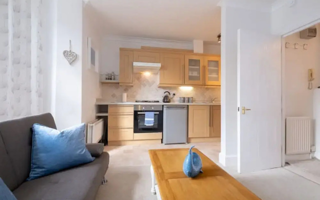 Host Stay Regency Square Apartment
