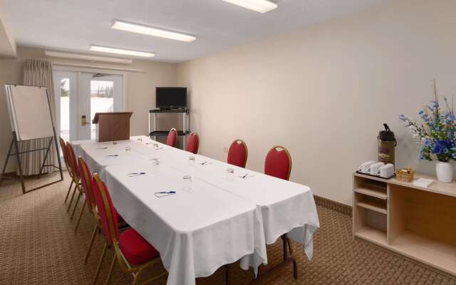 Travelodge Suites by Wyndham Moncton