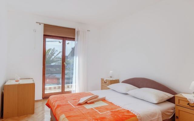 Spacious Holiday Home in Podstrana near Sea