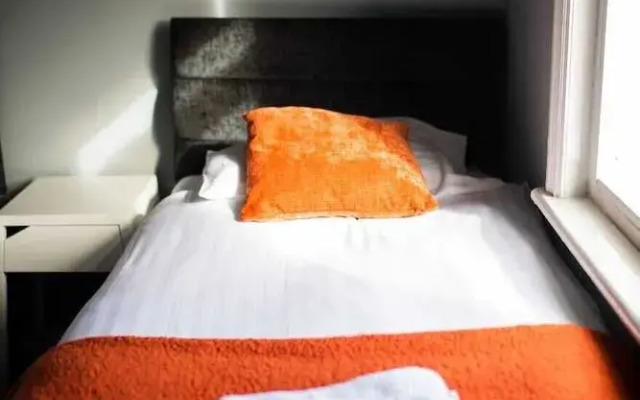 Tulip House Sasco Apartments