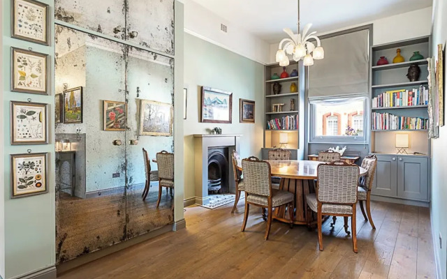 Well-designed Chelsea Flat