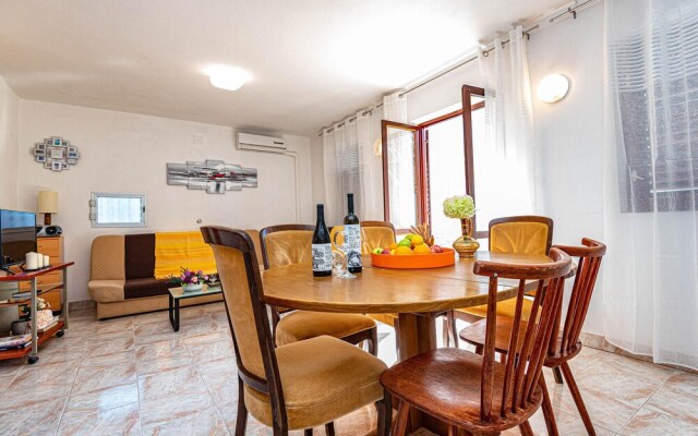 Nice Apartment in Brodarica With 3 Bedrooms and Wifi