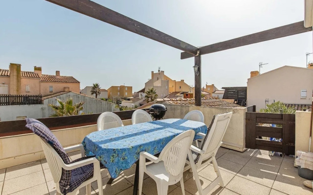Seaside Family Apartment in Agde