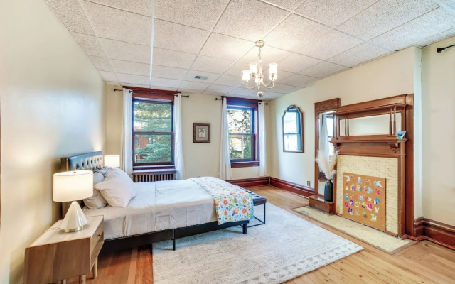 Spacious Pittsburgh Rental: Walk to Frick Park!