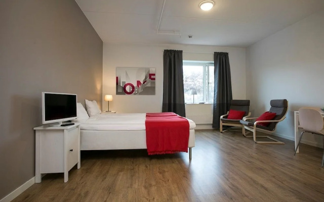 Part-Time Home Hotel Rotebro Station