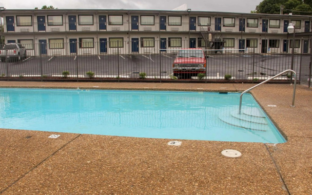 Motel 6-Fayetteville, AR