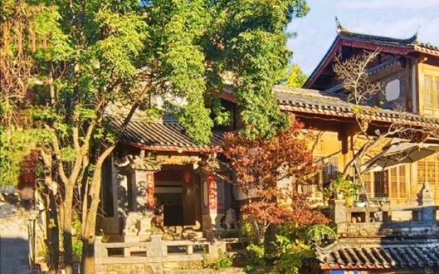 Flower court in Lijiang