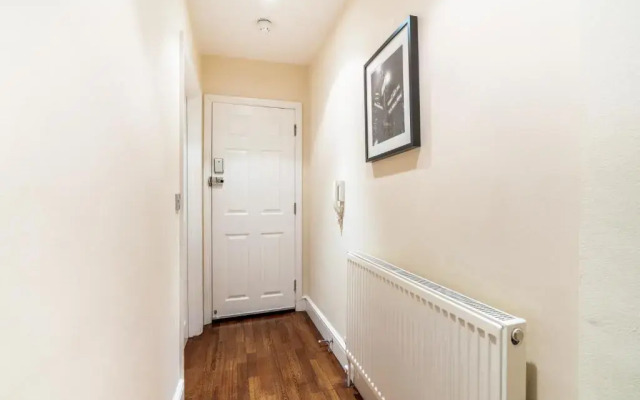 One Bedroom Flat in Bush Hill Park