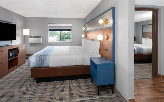 AmericInn & Suites By Wyndham Baraboo Event Center