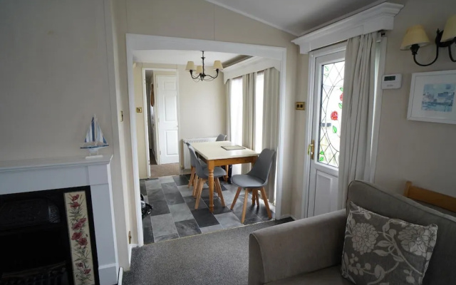 Caravan-sleeps 5-pets Ok-parking-linen Incl