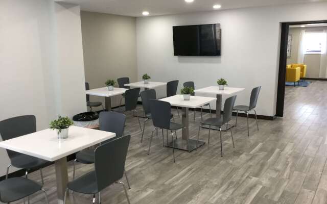 Days Inn & Suites by Wyndham Cincinnati North