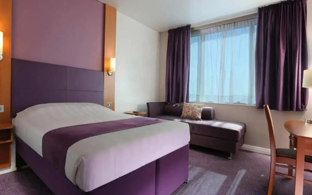 Premier Inn Abu Dhabi Airport (Business Park)