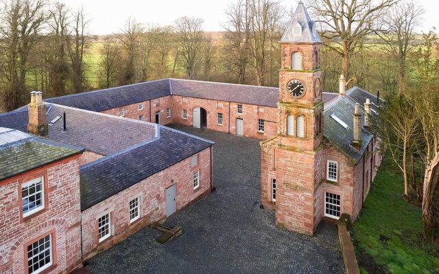 Luxury Lodge With Garden in the Grade II Listed Netherby Hall