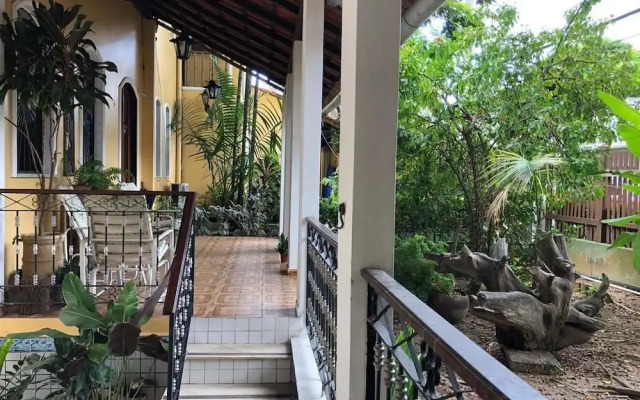 Chez Les Rois Guesthouse