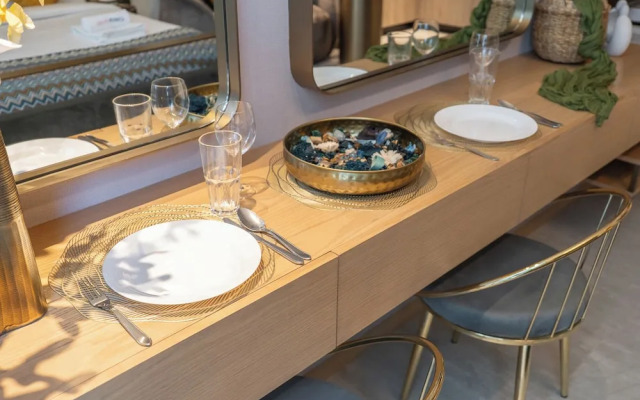 Czechin - Modern Studio JVC