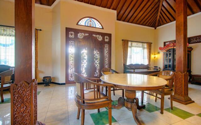 OYO 1650 Griya Joglo Homestay