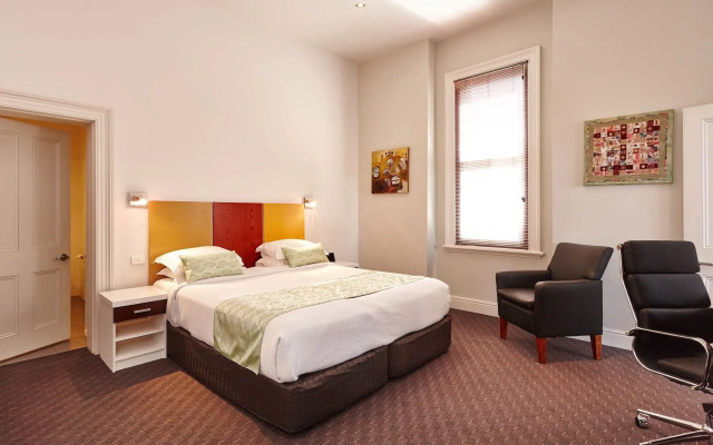 Auldington Hotel