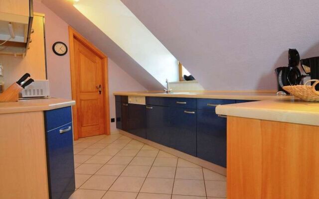 Homely Apartment with BBQ in Riedenburg Prunn near Forest