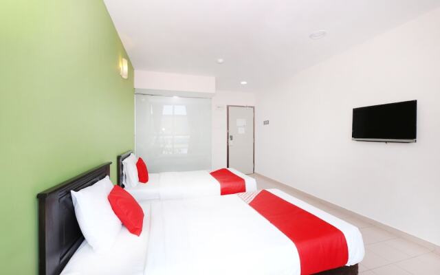 OYO 816 Hotel De Kiara