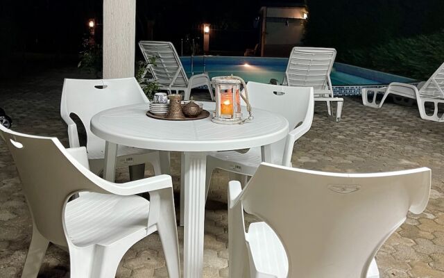 3 Bedroom Apartment With Pool