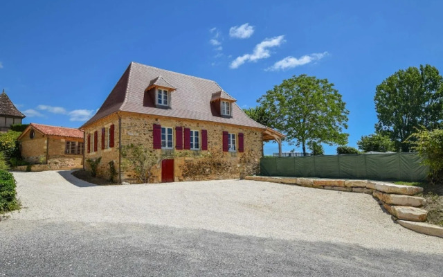 Hilltop Cottage With Pool
