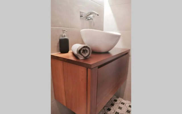 Sliema, Stylish 2 Bedroom Apartment with Parking
