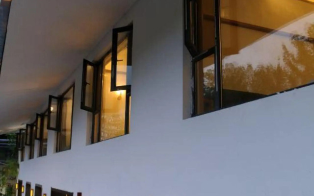 Xixia Xiaozhu Boutique Hote(Xihu Duanqiao shop)）
