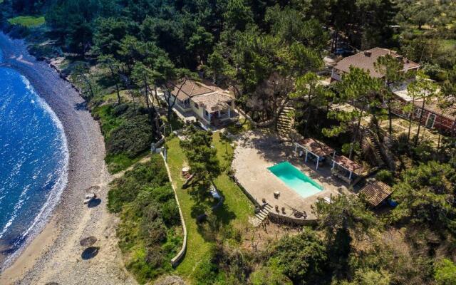 Azzuro Beach House