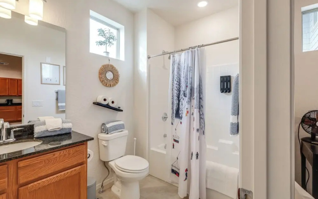 1 Mi to Dtwn Flagstaff: Condo w/ 2 Balconies!