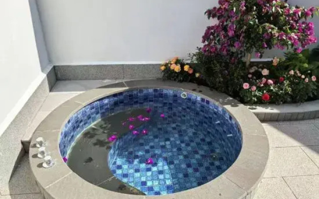 Jiahe Hot Spring Villa B&B