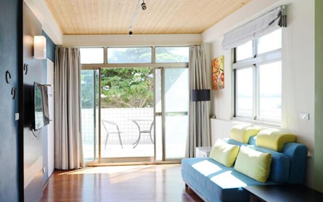 Breeze and Waves Hostel