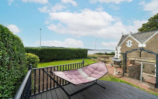 The Gate Lodge - Modern and Period Combined