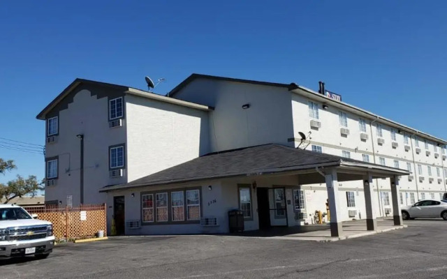 Econo Lodge San Antonio near SeaWorld - Medical Center