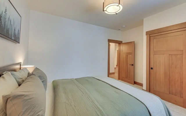 Ski-in/out Schweitzer Mountain Home in Sandpoint!