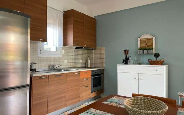 Cozy Beachfront Maisonette Offers Panoramic Views of Sea!