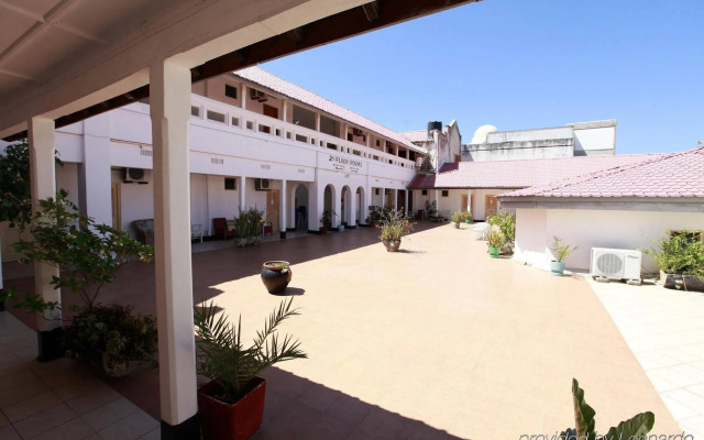 New Palm Tree Hotel